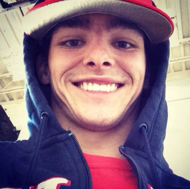 Yeah i play football. im 19. Feel free to dm me ;)
