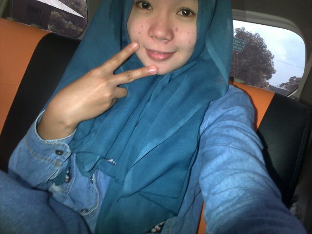 MieLha_Sweet's profile picture. ..السَّلاَمُ عَلَيْكُمْ وَرَحْمَةُ اللهِ وَبَرَكَاتُهُ :) tersenyumlah k'npa dunia. Hidup hnya s'kali.