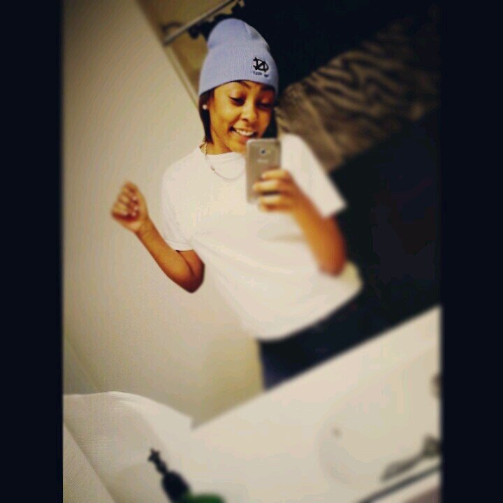 TallaaVongell_'s profile picture. follow me on insta instead. IG: @_laaaaaaaay  ...