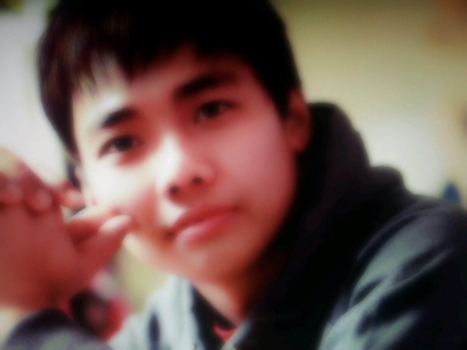 anak ke dua dari 3 bersaudara