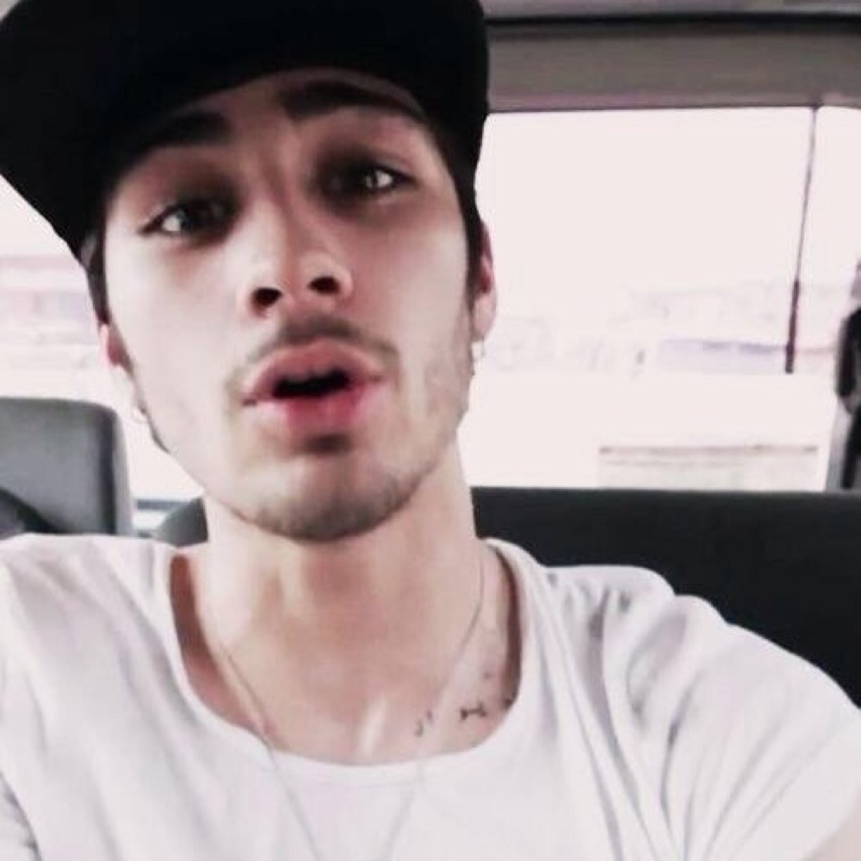 raybanzouisx's profile picture. Ask for a follow back from @raybanzouis and @alltimeharryx