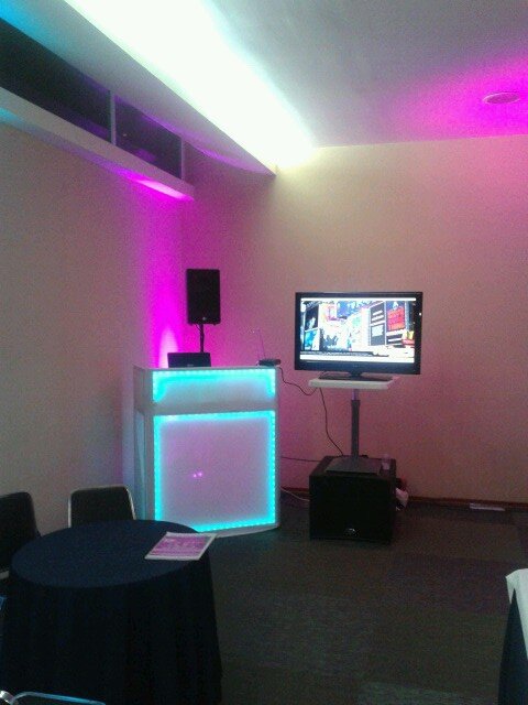 El mejor servició al mejor precio, audio Iluminacion y karaoke