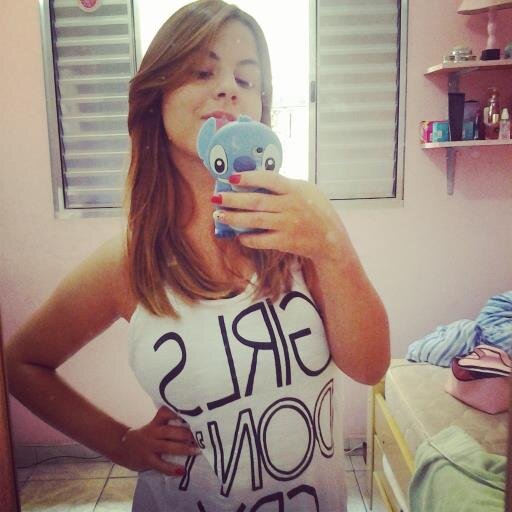 É engraçado como um pouco de distância faz tudo parecer pequeno. E os medos que uma vez me controlaram não chegam mais nem perto de mim ♪