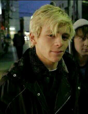 Ross_Faker_R5's profile picture. [:]Hey[:]