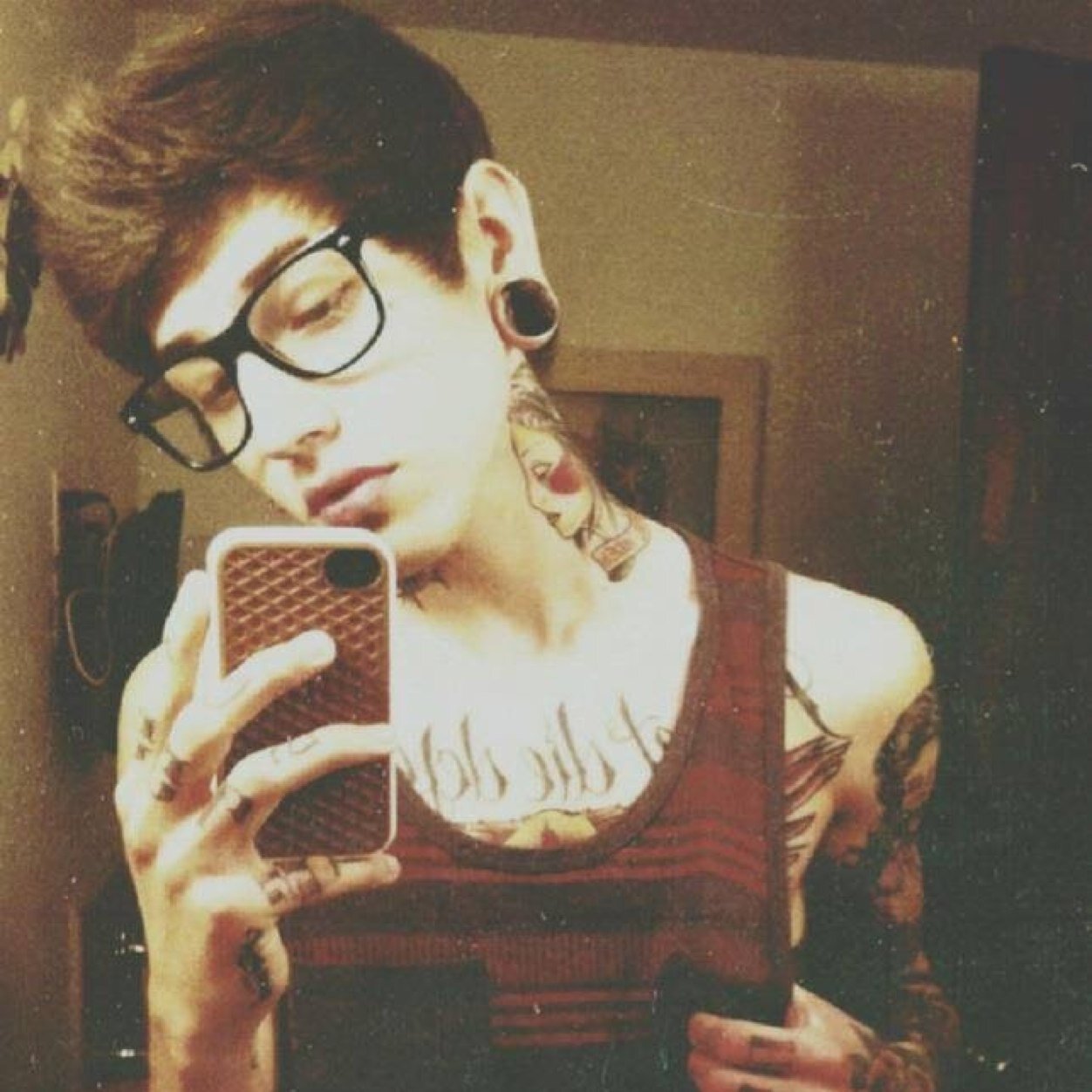 I hate life.✌️ Dm me bitches.
I like:
-blondes
-girls
-tattoos