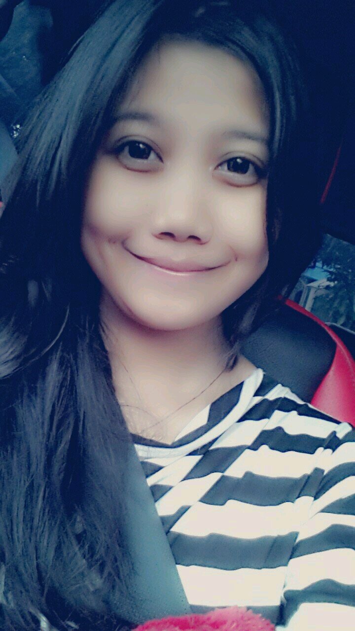 ...Ketika berada diluar rumah,aku terlihat lebih aktif,cerewet,usil,tapi dirumah? Aku anak yg kalem,pendiam,penurut ga banyak bicara☺..