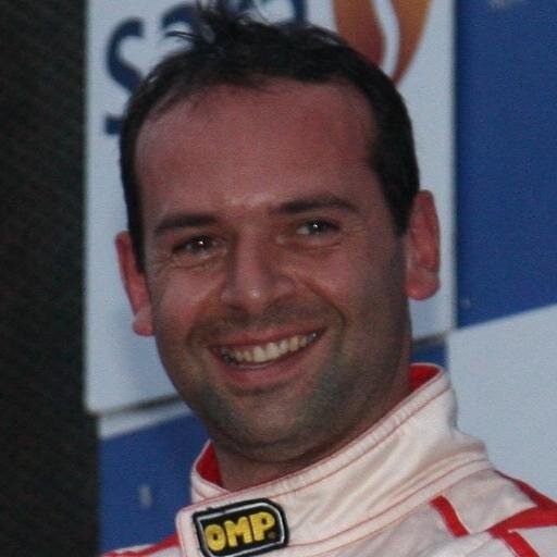 Pilota automobilistico, collaudatore, drivers coach, istruttore di pilotaggio federale e guida sicura. Titolare di Drivers Masterclass