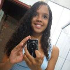 Nunca mude por uma pessoa. Quem gosta realmente de você, não te modifica, simplesmente te completa...