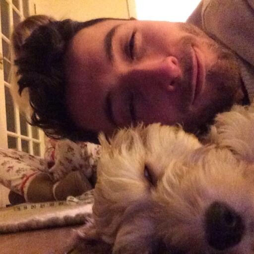 Teclista de BMTH. Oli es como un hermano. Nicholls, mi mascota favorita.En busca de Lee Malia y Matt Kean. ¿Mi vida? Tres palabras. @KatVonD_SP