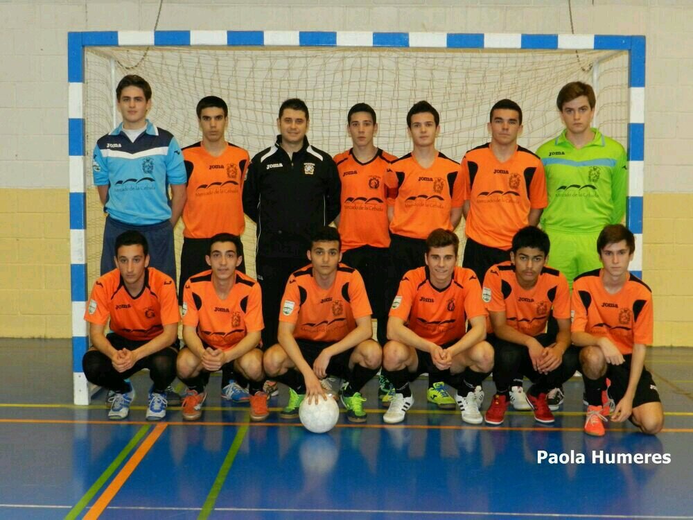 Me encanta el futbol sala,actualmente en el CDR La paloma.Seguidor del mejor club llamado Real MADRID.Jugador de LOl actualmente en plata