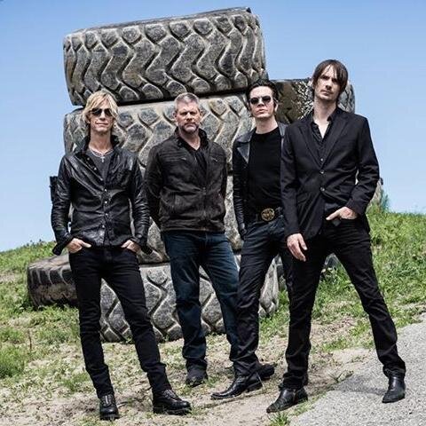 German Fanpage dedicated to the amazing band @walkingpapers1  who are @AngellJeff  , #BenjaminAnderson , #BarrettMartin and @DuffMcKagan!Page Admin: @sandra74K