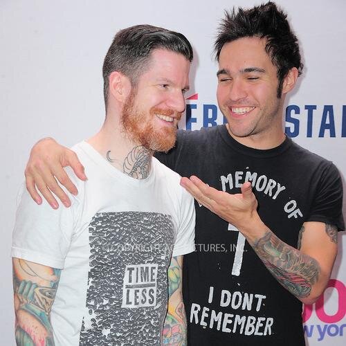 Fob_Lovee's profile picture. ╔♫═╗╔╗
╚╗╔╝║║♫═╦╦╦╔╗
╔╝╚╗♫╚╣║║║║╔╣
╚═♫╝╚═╩═╩♫╩═╝ Fall Out Boy