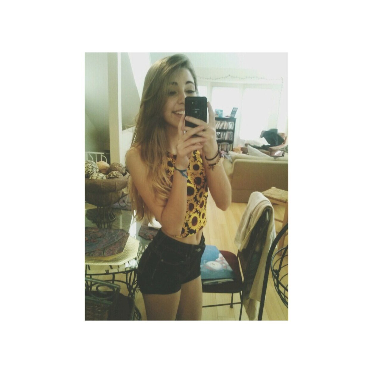 idkterra's profile picture. a drop in the ocean, a change in the weather. // brasileiro // 17