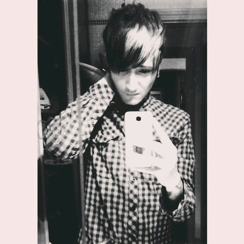 #tattoist #designer #model #vocalist #gay #vodka #weed #mdma #artist #love #party #fuck #random
#instagram: aaron_machinery