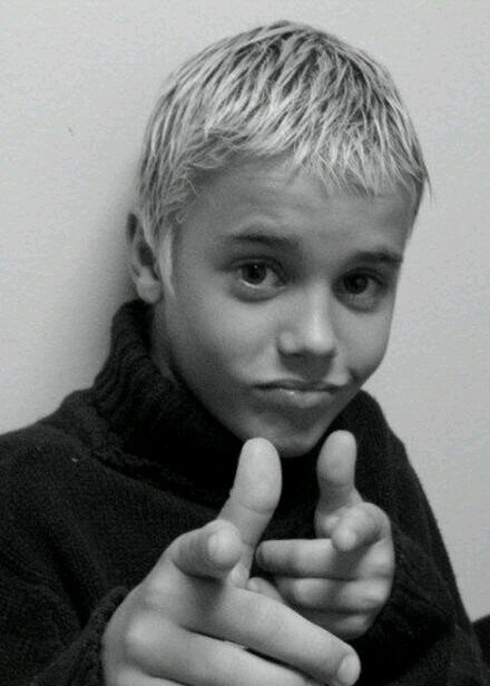 Isso é um follow grátis, retribua seguindo @lovofbieber . Sigo de volta quem pedir lá!