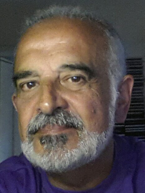 escritor, ensayista, padre de cinco, abuelo de cuatro
