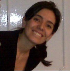 En modo presente continuo. Convencida de que la tecnología y el arte enriquecen la vida. Hincha del América de Cali.