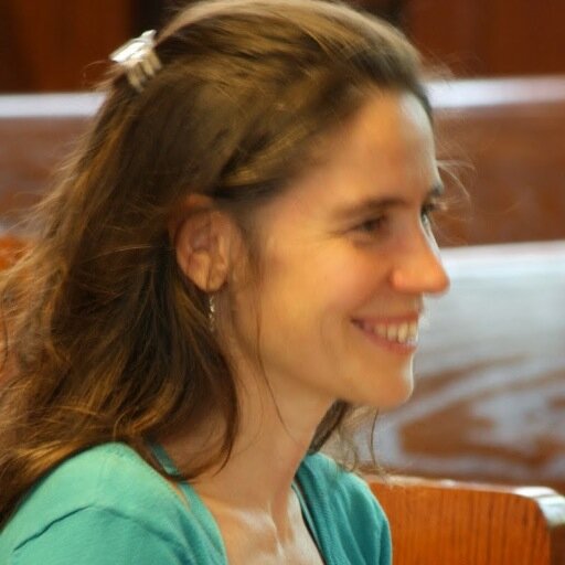 Ser humano, mujer, madre, un suspiro en el universo, una sonrisa. UN representative at ATD Fourth World, NY