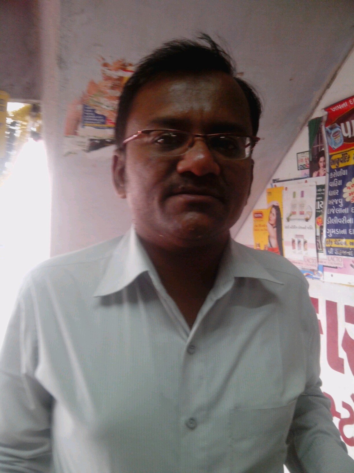 I m a businessman professional of wholesale medicine .
