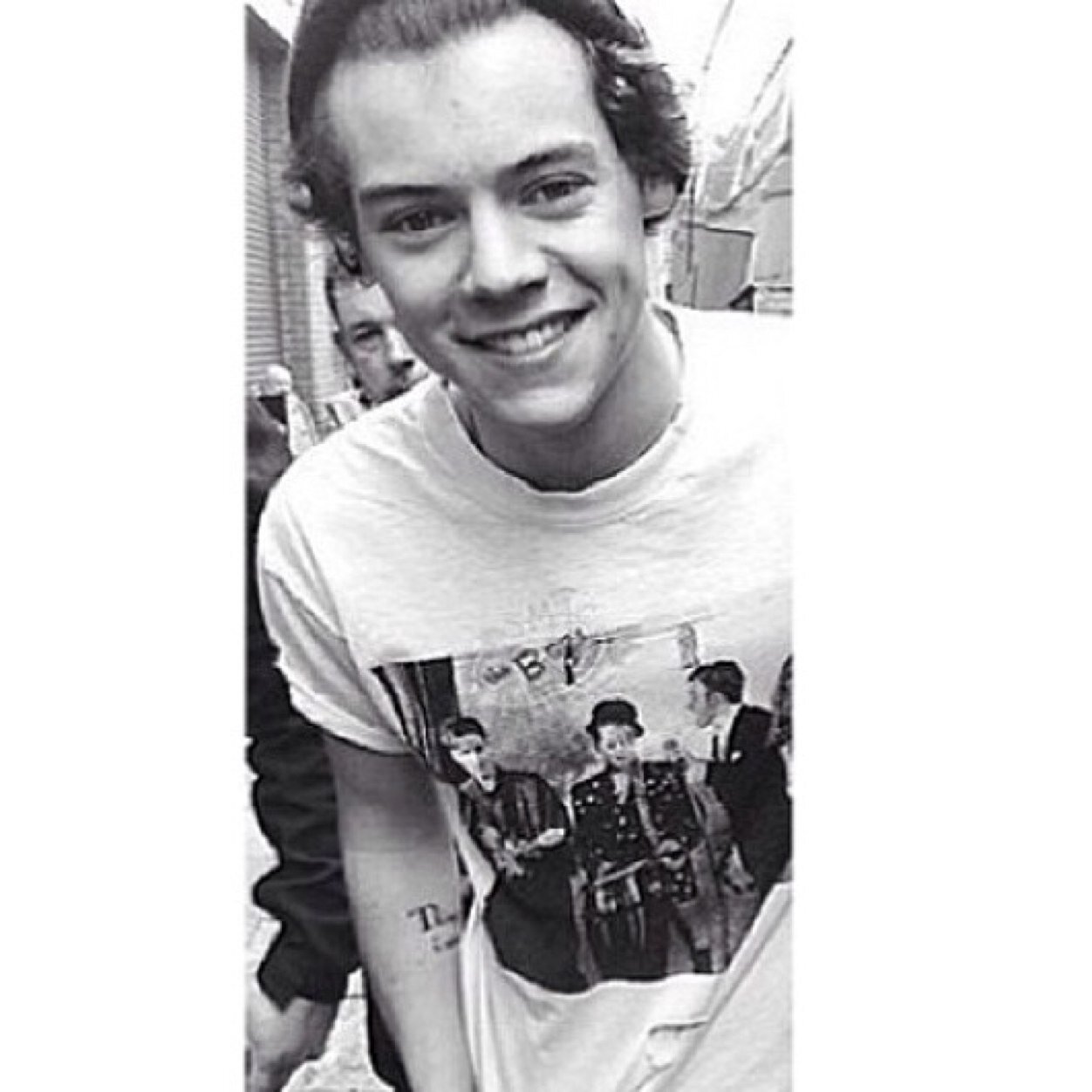 Please follow @horanft0brien she gave u a free folow:))))