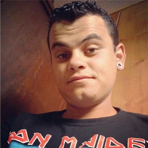 sou aquariano tenho 25 anos sou possessivo,legal,ciumento,feio,louco,amo o palmeiras. o que acha vale apena seguir?. segue ai pra ver \°.°/ \°.°/