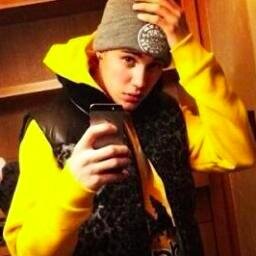 @JUSTINBIEBER IS A FUCKING IDIIOT LOL HE BE LIKE BABYYY BABYYYY OHHHH
