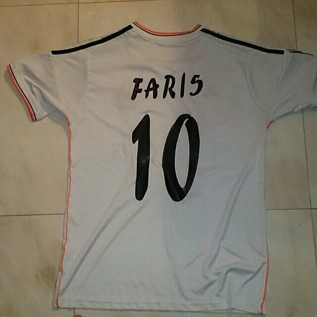 My name is Faris Mudaid  I,m old 16                               I like Real Madrid
