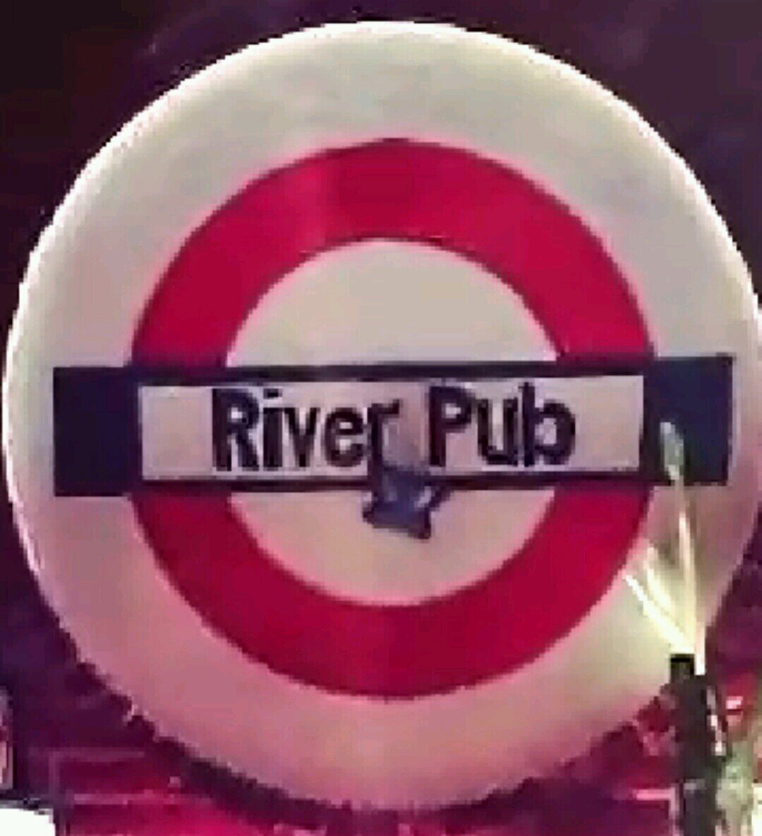 River pub