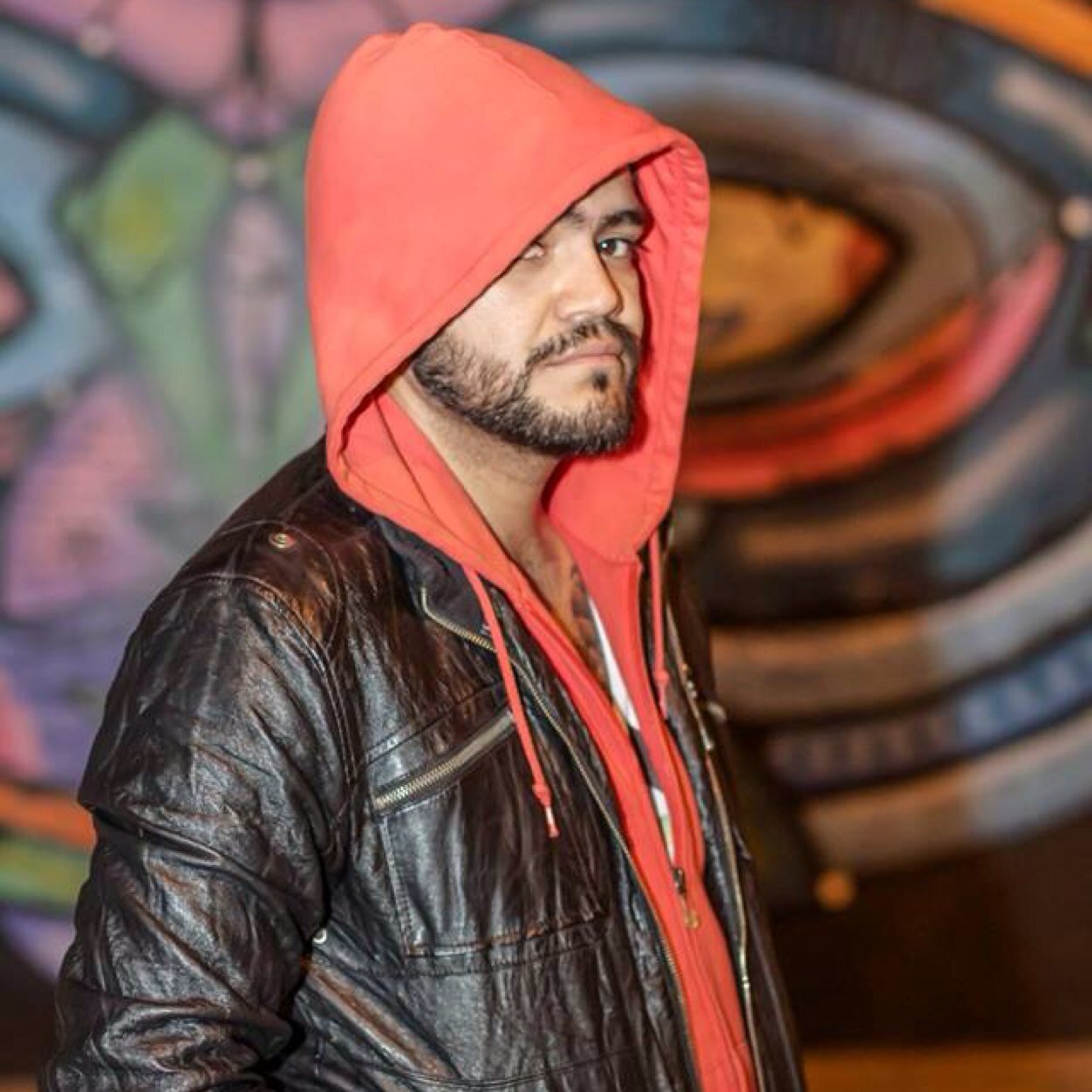 Fotografo, bailarin urbano, Artista circense y soñador, profesional de la tecnología y la gestión organizacional.