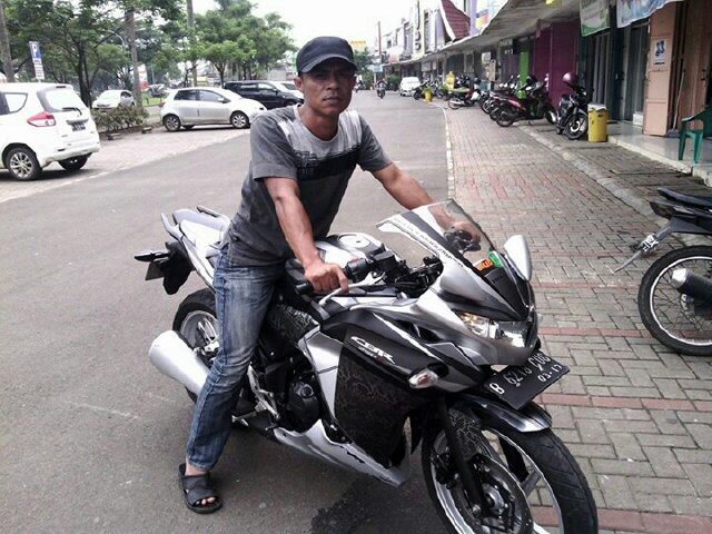 drajadi's profile picture. Kitchen set+wallpaper+gordyn