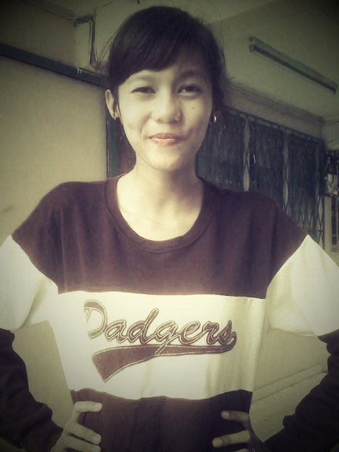 Hi? My name Natasha. Call me Chachaa. 15TeenYearsOld! And i single? Anyone? Hahahha! Taybye :*