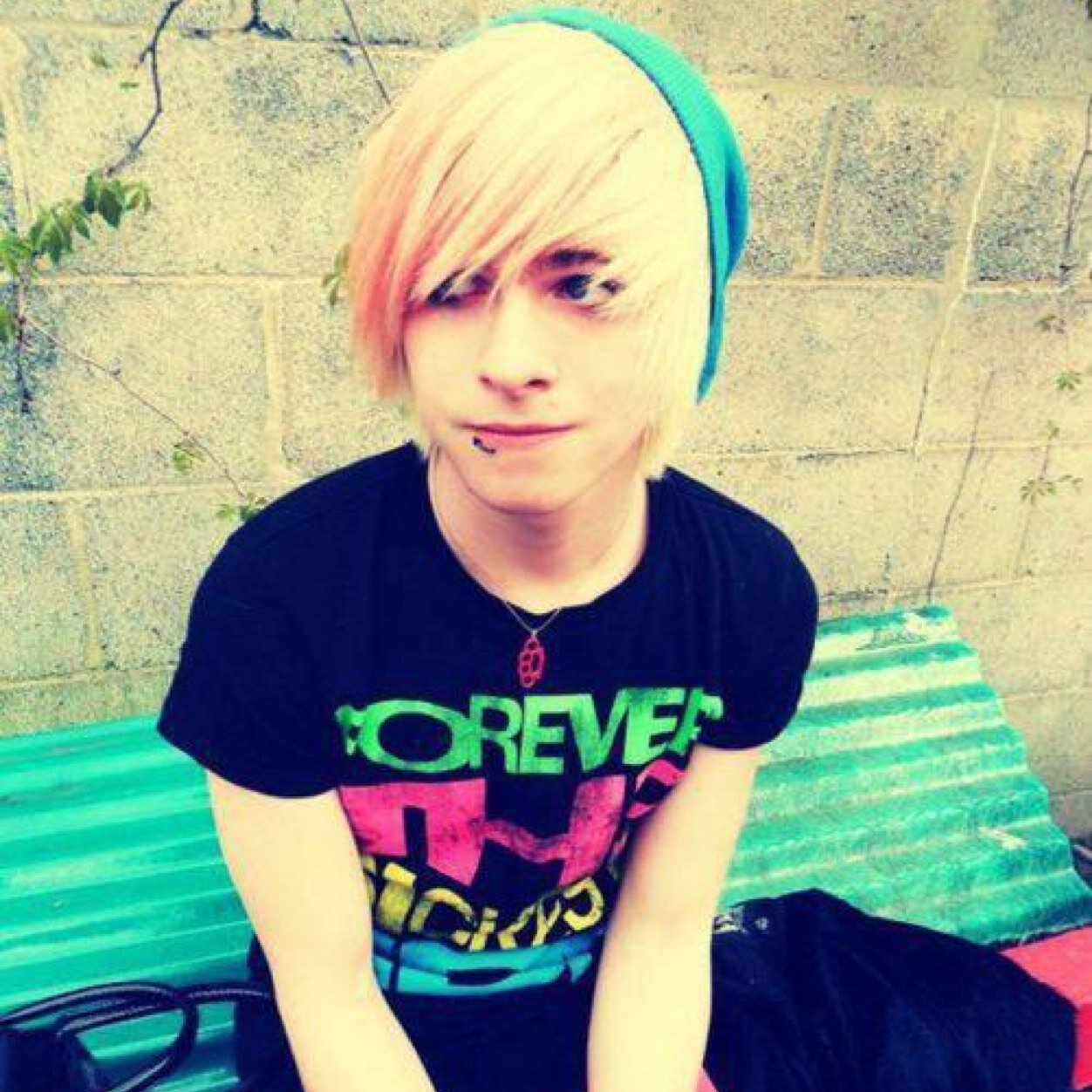 Hi, I'm Zack. Im gay and I'm single and looking.  {RolePlay Account} I'm only in DM's. No TL. Bye bye.