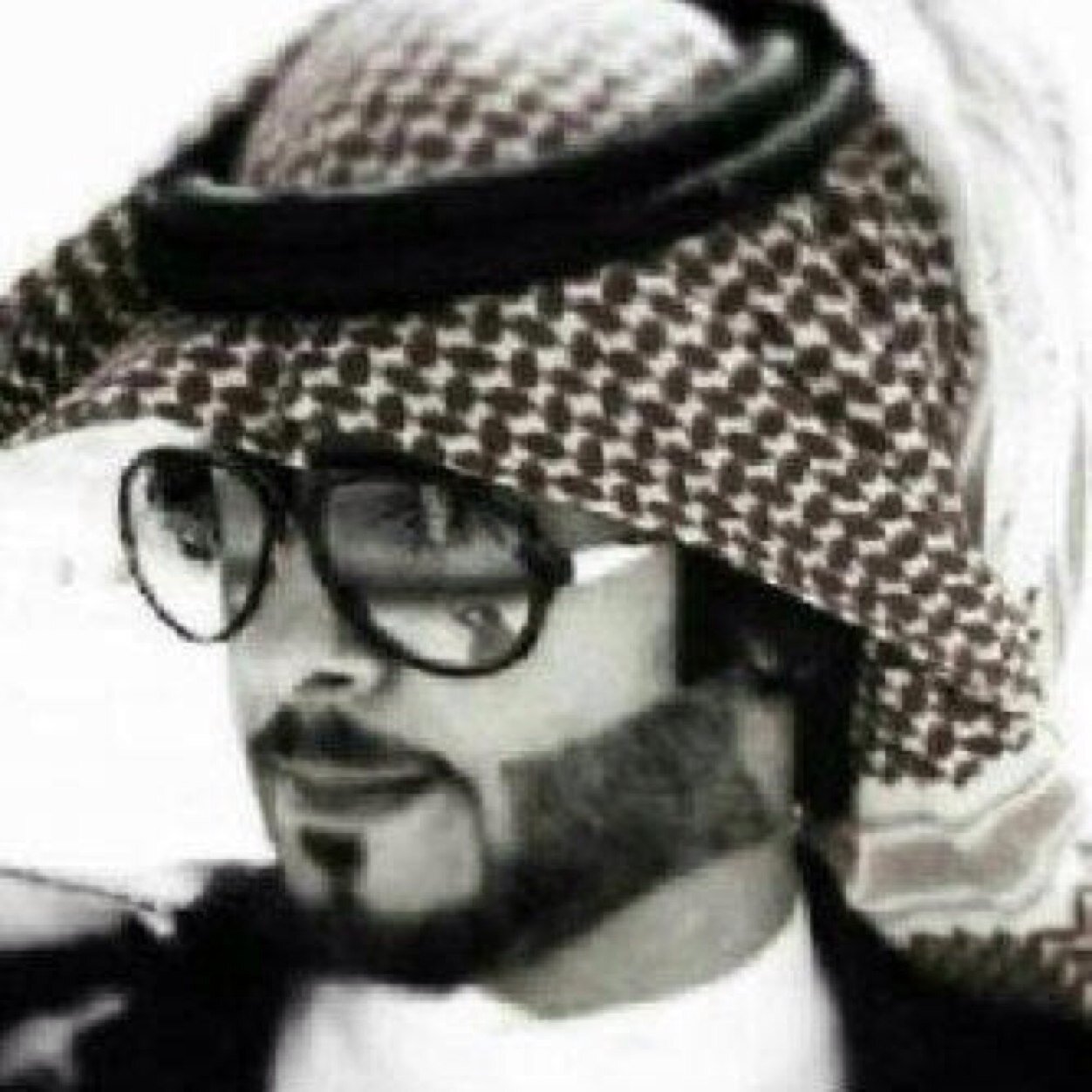 لَو الوِد ودّي ..؟

تمنّيت كُلّ الهَوآآء ؛ عِطرُك ..؟!!