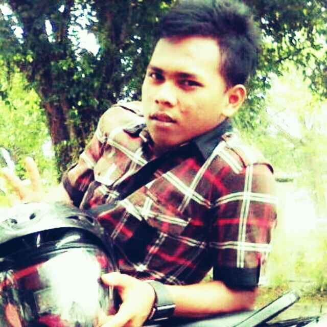 * Anand Pakshi , Kalampangan , Kalimantan Tengah , 19 ocktober 1997 * Hobby Main bola , Baca buku , Nyanyi * Sekolah di Smk Negeri 7 Palangka Raya. ™