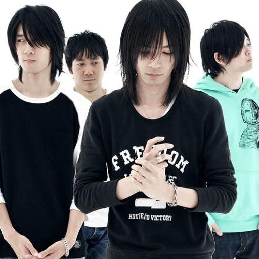 BUMP OF CHICKEN (藤原基央・増川弘明・直井由文・升秀夫)に関する最新情報をお届けしています。
ニュース・イベント・出演予定・キャンペーン・グッズ・などなどの情報をいち早くつぶやきます。
BUMPerの方は必見です。