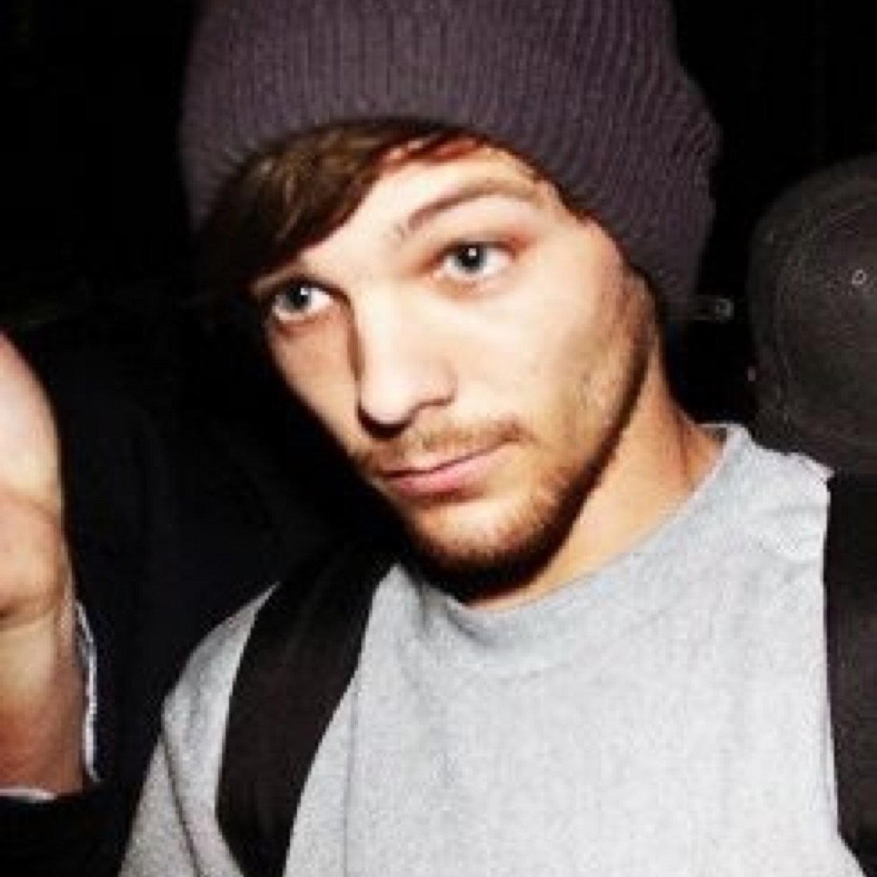 FOLLOW @NiallzGalaxy SHE FOLLOWS ALL BACK :) x