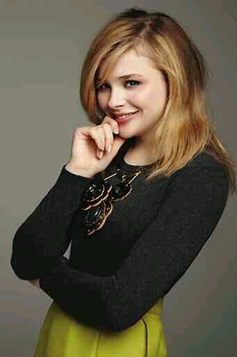 I'm a FAN ACCOUNT of Chloe Grace Moretz who is a phenomenal actress, & a hilarious & beautiful girl. Follow if you love her! Tweet me for a follow back! :) x