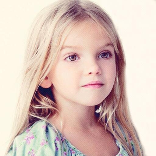 4.Daniela.Simpatica y dulce.Me encanta comer chuches y jugar a las barbies.Hermana pequeña de Jesus.Lo quiero.