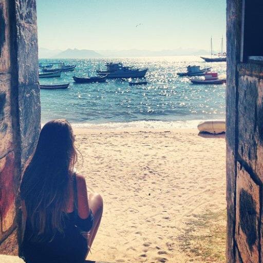 Eu olho para dentro de mim, e não me importo com o que as pessoas fazem ou dizem eu me preocupo só com as coisas certas.