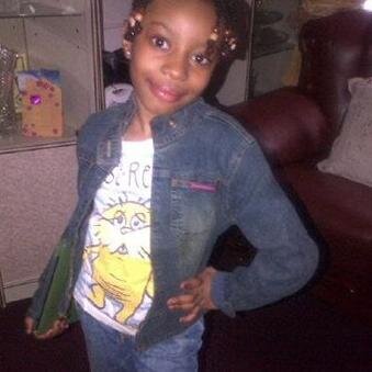 NaturalDior's profile picture. likes to sing,dance,eat pizza,rap and everything else a little girl would like                PEACE YALL