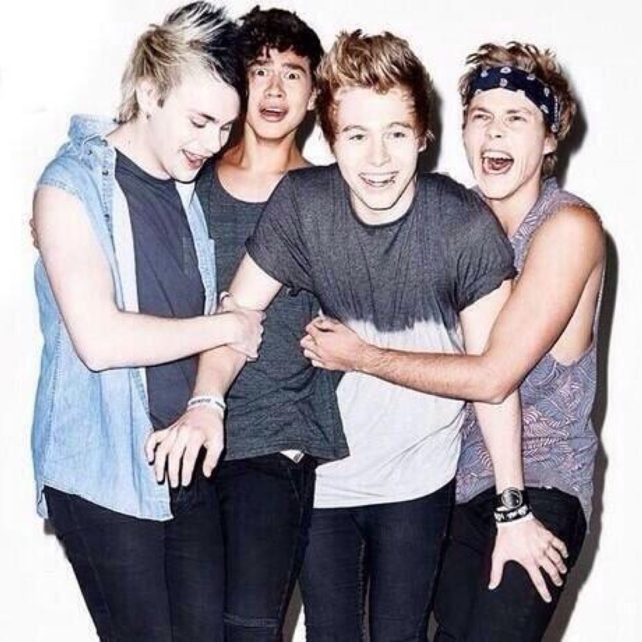 INDO5SOSFAM's profile picture. We are an Indonesian 5SOSFAMS. In love with those 4 stupid australians. Owned by 4 stupid asians