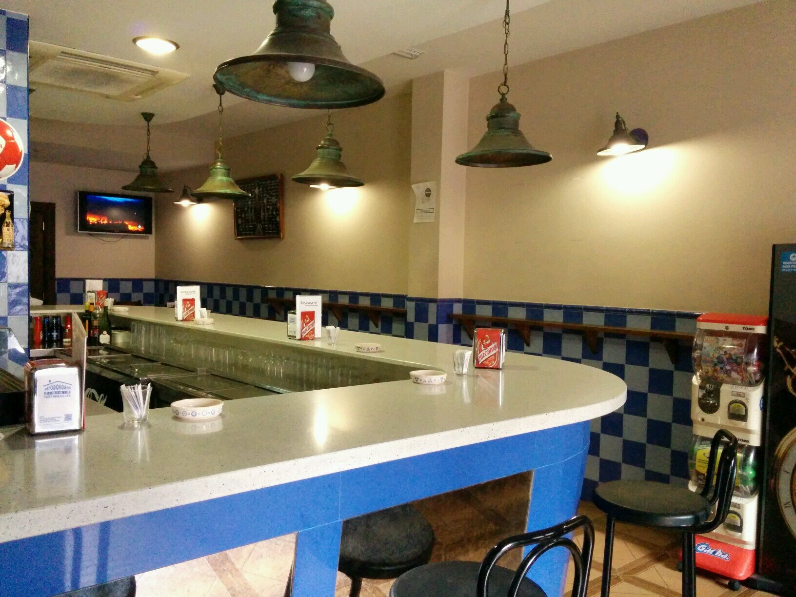 Restaurante La Bodeguilla de Jose. Fundado en 1991 y regentado por Jose Miguel Jiménez Acosta. Especialidad en pescado. Mas de 40 tapas a elegir. 950407378