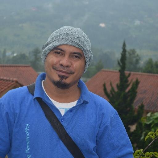 Aku hanyalah penyair jalanan yang sedang belajar menjadi petani, asal dari keberadaanku