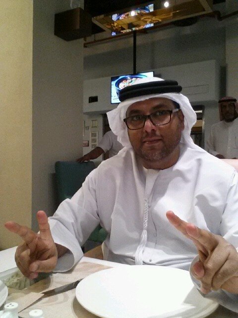 إماراتي وكلي فخر .. عملت سابقاً بالإعلام والتربية والتعليم وكنت من مؤسس المدارس النموذجية بأبوظبي . . أحب الخير للجميع والحوار والنقاش الهادف