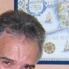 Uruguayo. Economista. Docente del Departamento de Economía, FCEA, UDELAR.