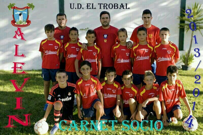 juagador del trobal ex del mosqueo y me gusta jugar en el campo de futbol com primos y amigos