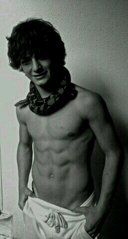 Necesito a Mas de 1.000 seguidores porfavoor seguirme  y os sigo,os lo agradezcoo un beso muy grande os quiero! 3