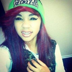 I'm the real yuleema imaginee and I speak English and Spanish and everybody follow me XD