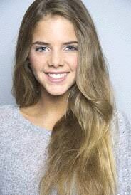 Soy Ingrid Tanner y tengo 16 años. Mi madre murió y mi padre pasaba de mi. Fui anorexica y ahora sufro desmayos. Tímida y dulce. La música, mi fuerte.