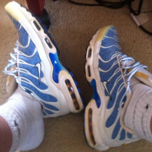 baggysk8erpaul's profile picture. likes trainers...